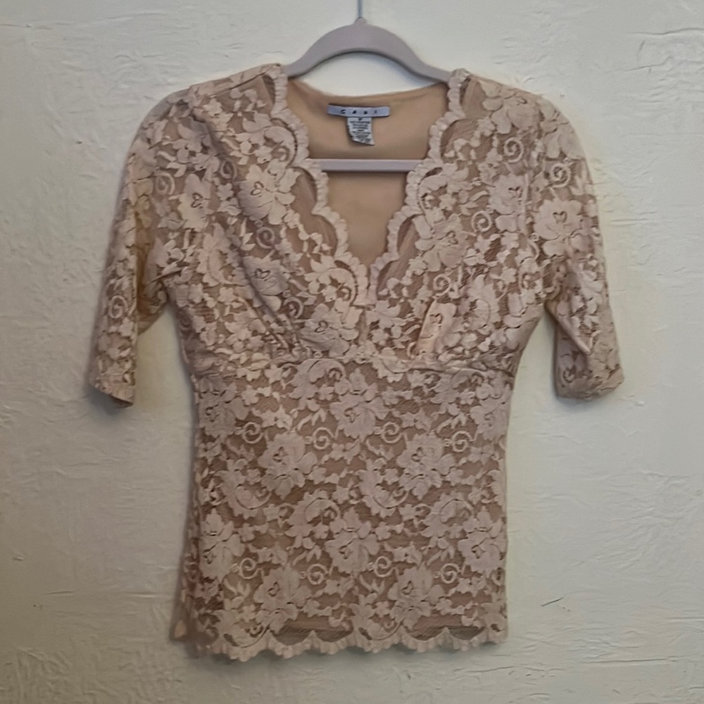 Lace cream top fully lined sz med